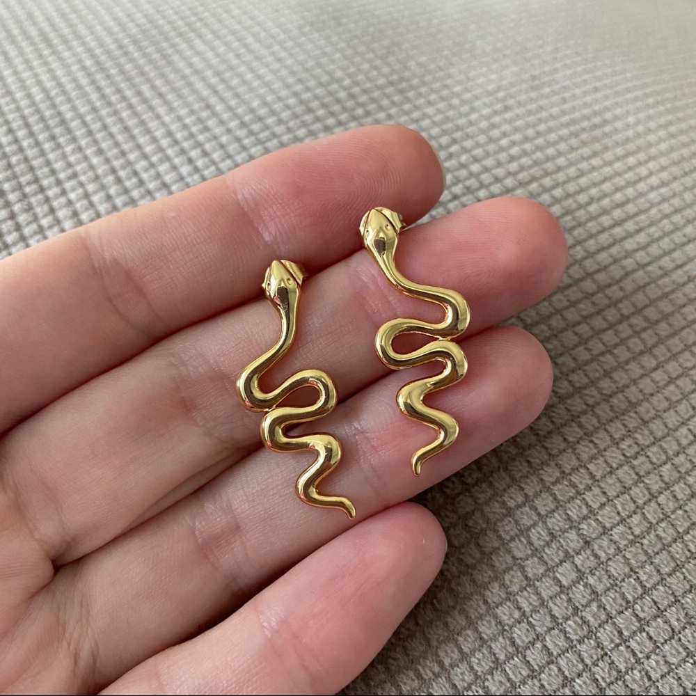 Snake studs